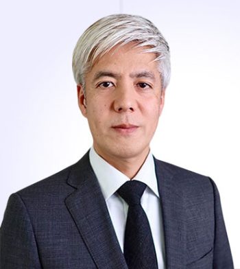Manabu_Kawakami_blue_bkg.jpg